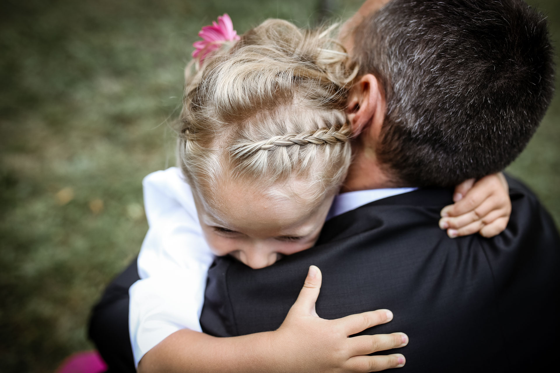 gros calin a papa pendant le mariage en famille