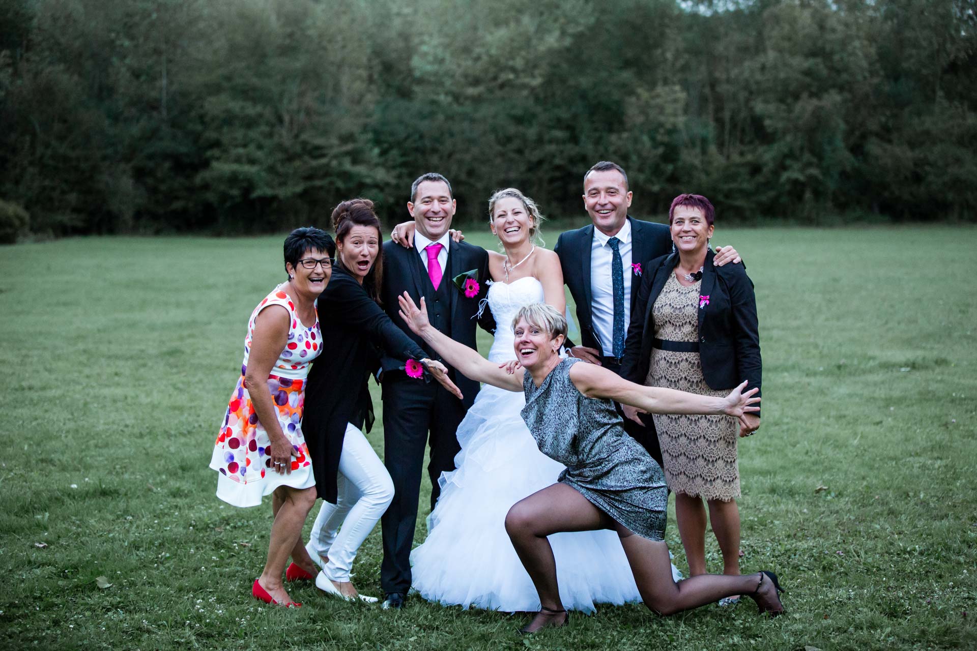 photo de groupe au mariage en famille