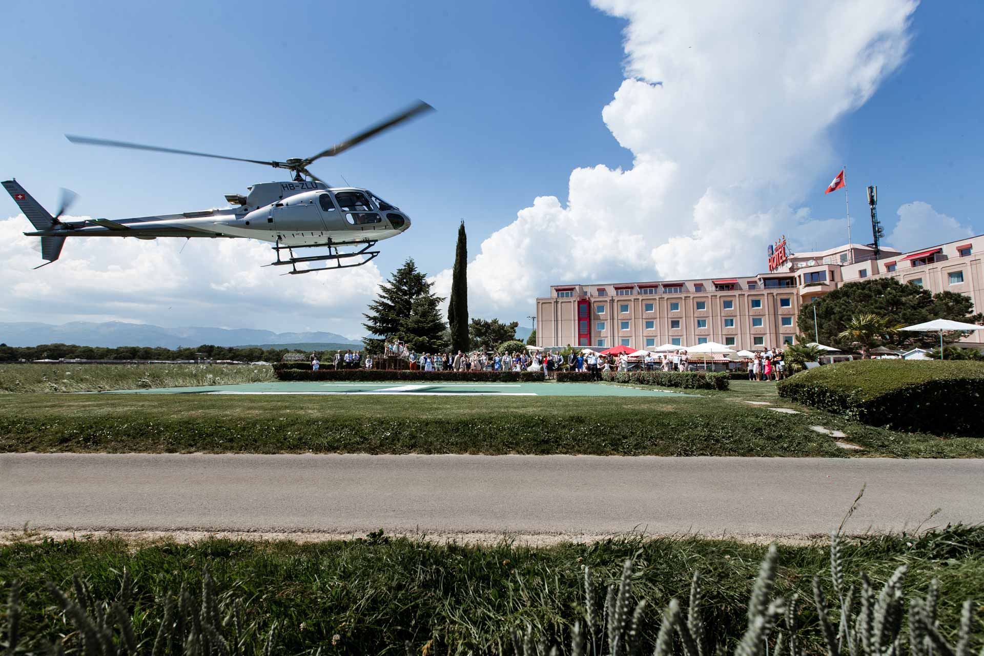 Mariage Helicoptere Chavannes Best Western en vol