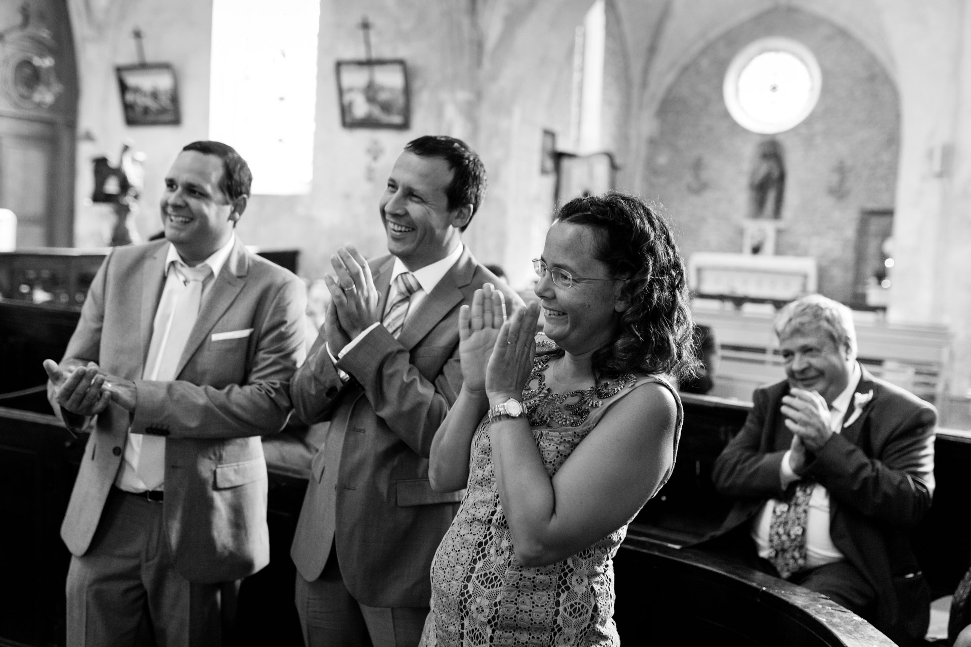 des applaudissements a l'eglise