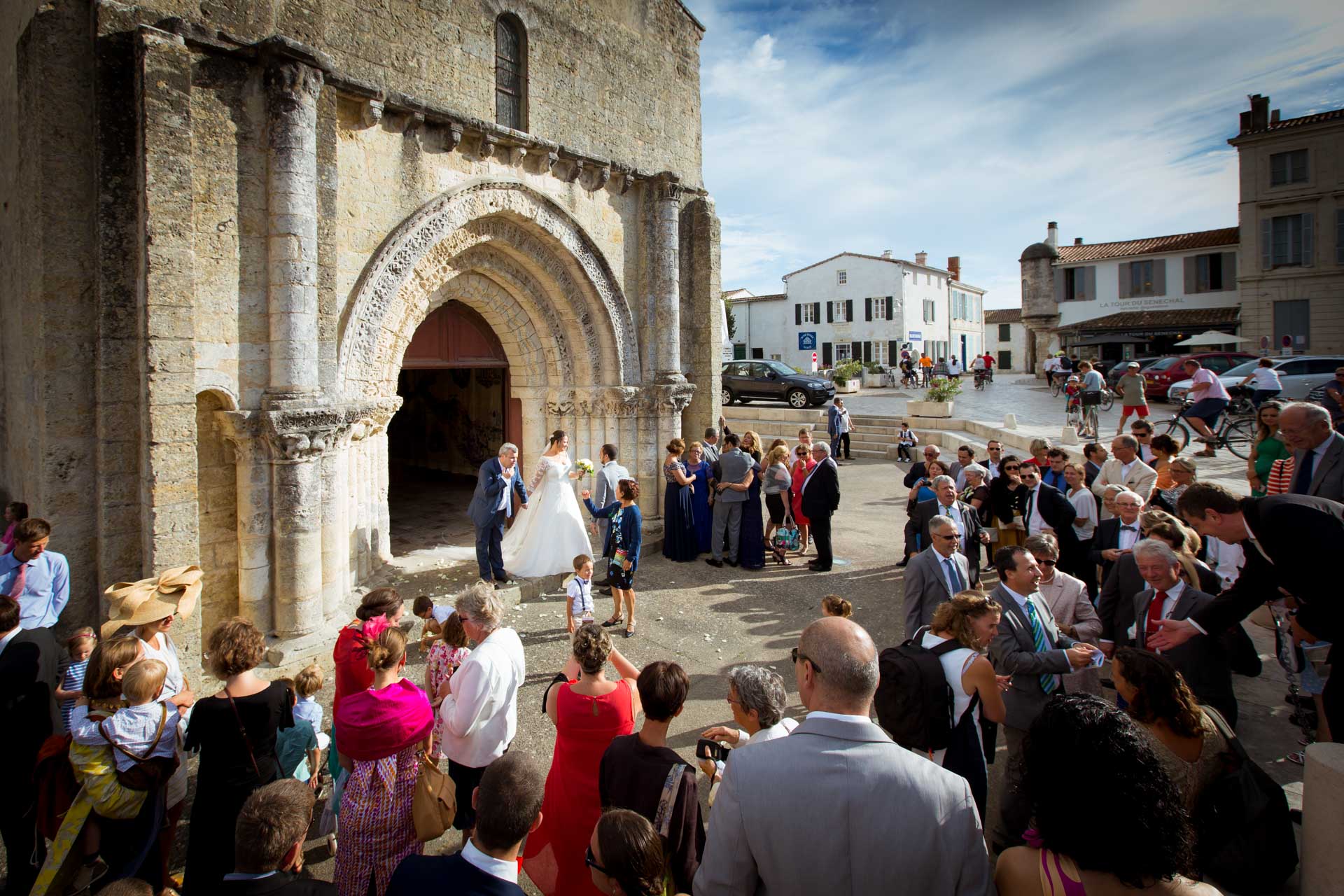 sortie de l'eglise d'Ars en re