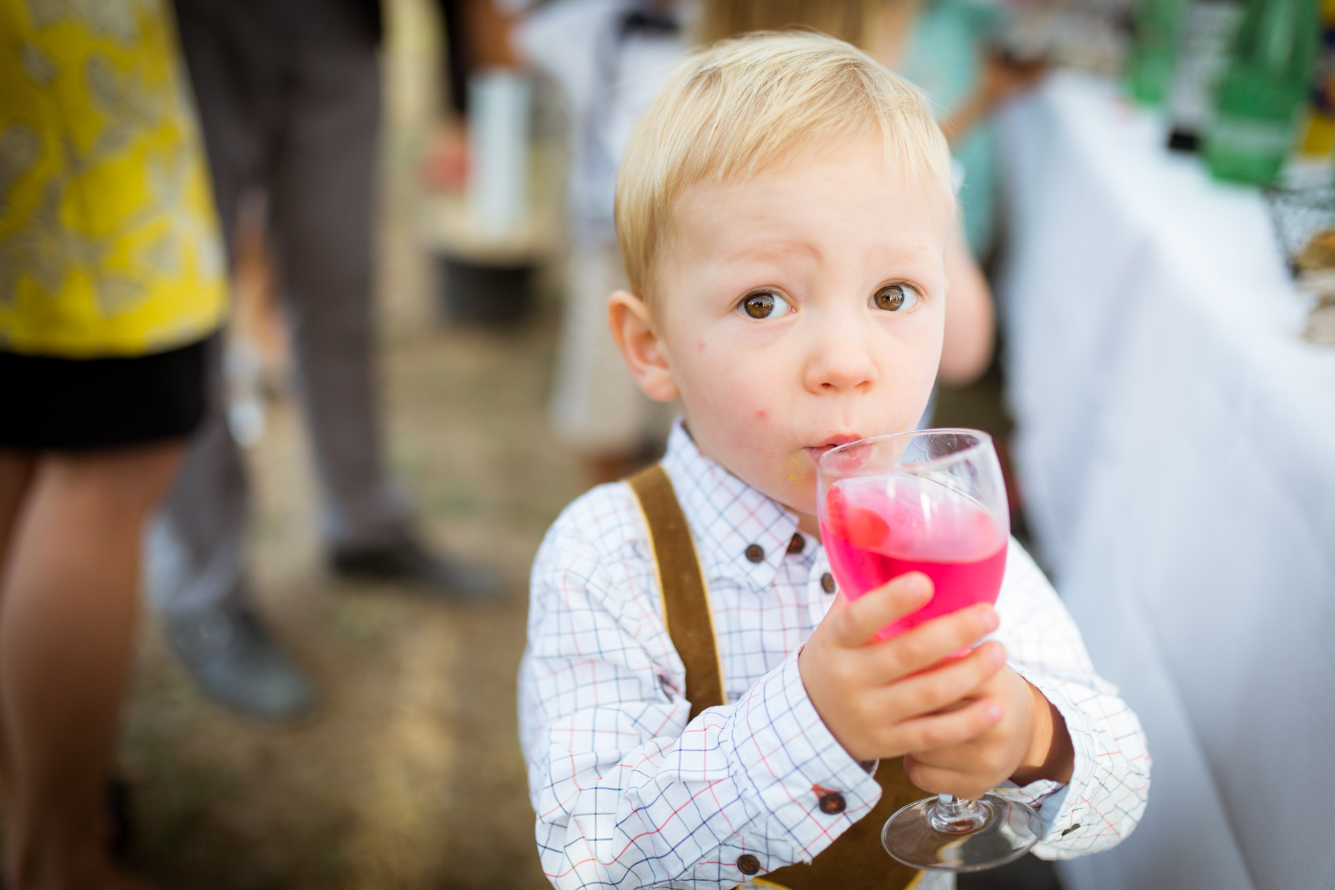 un enfant et son cocktail a la point de Grignon