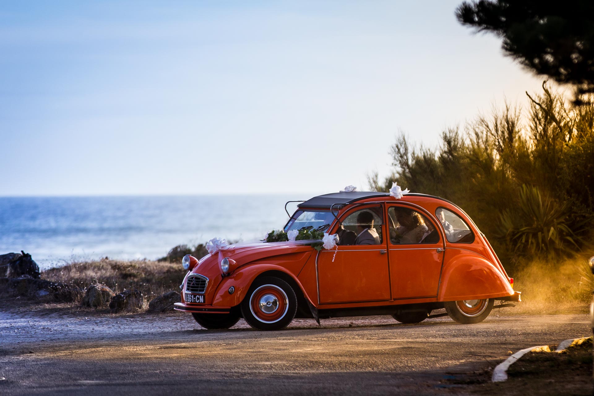 la 2cv des maries repart de la pointe de grignon