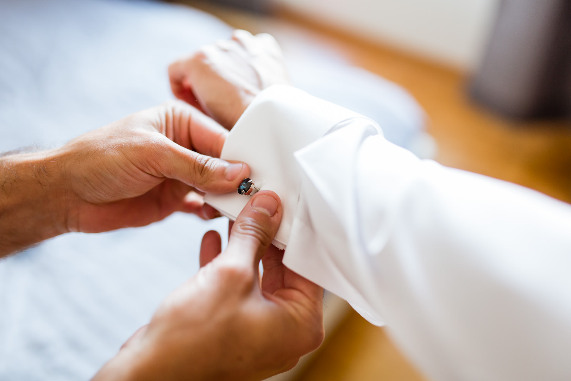 Preparatif marie chemise Geneve - Photographe Mariage