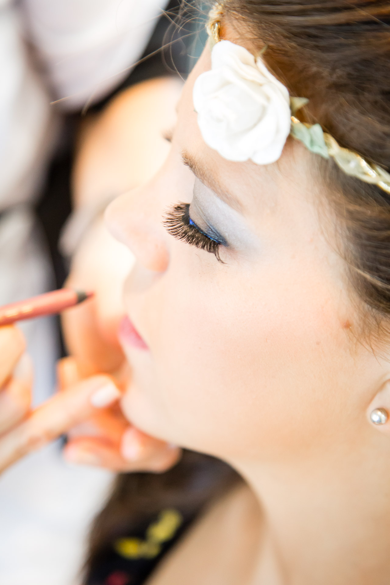 Mariage de Mallorye et Nicolas. Coiffure soeur de la mariée pendant les préparatifs