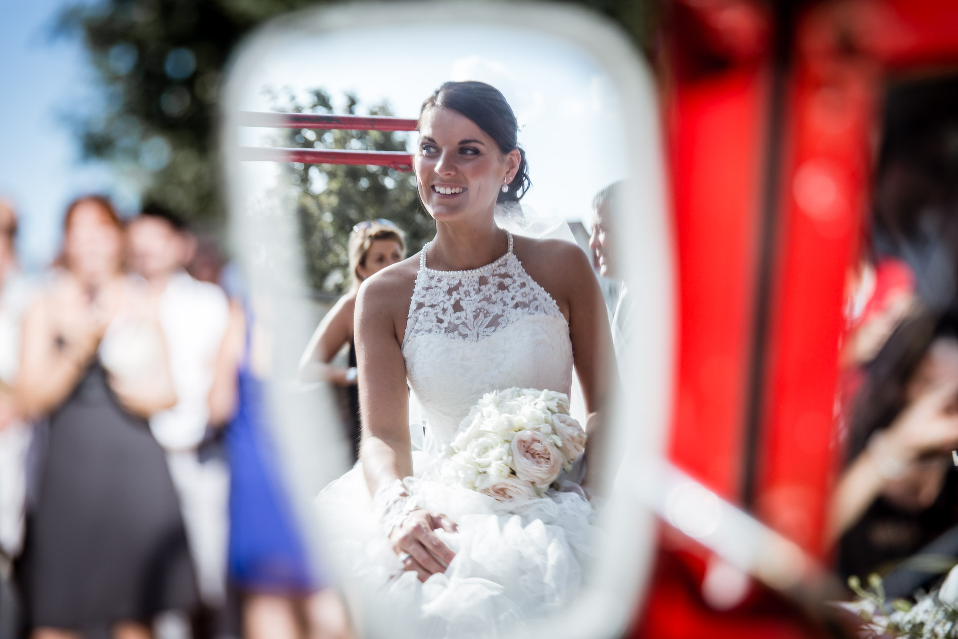 Mariage de Mallorye et Nicolas. Superbe portrait de la mariee a la sortie de l'eglise de Cessy