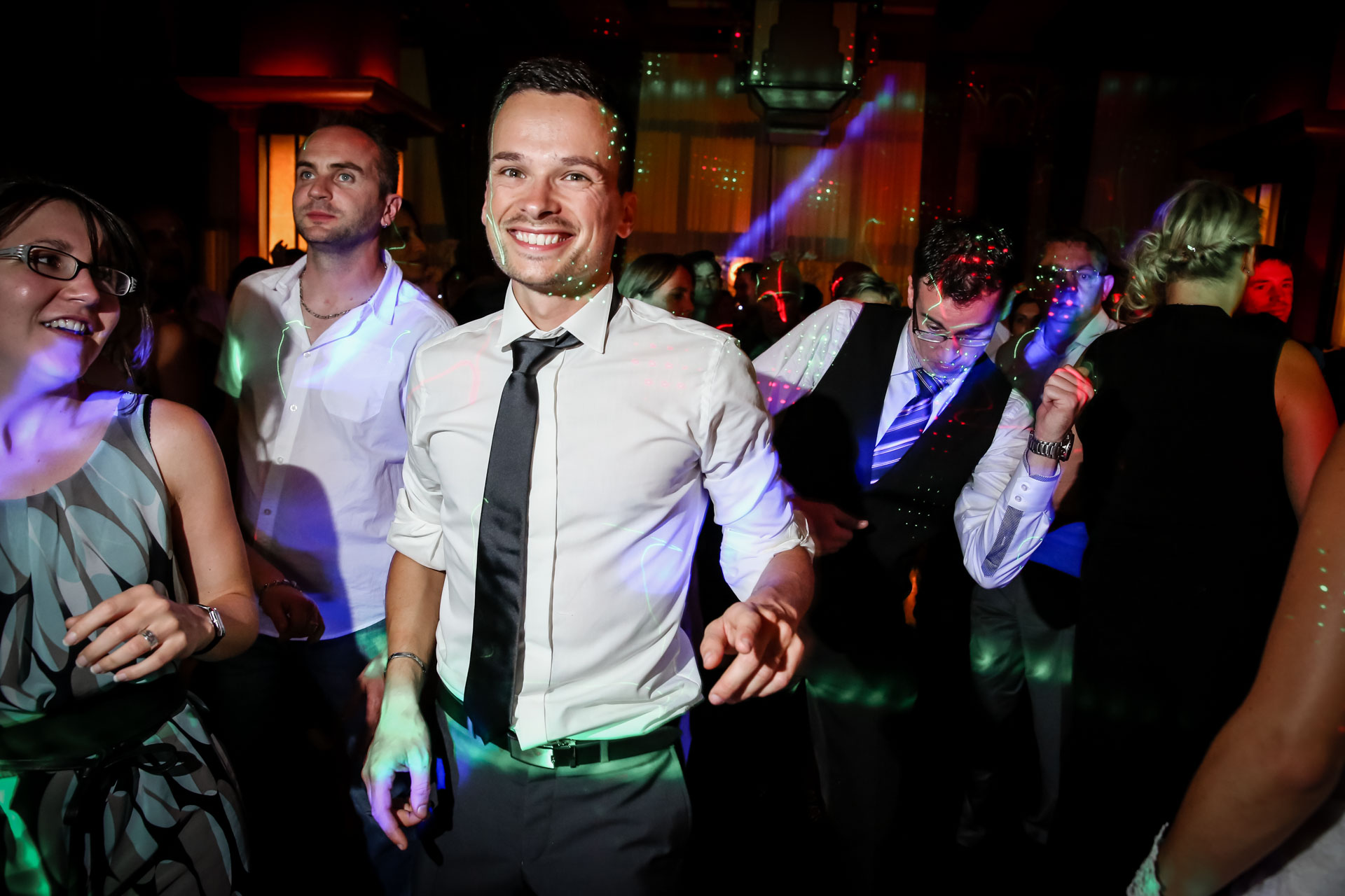 Mariage de Mallorye et Nicolas. ambiance Dance floor Marié au Domaine de DIvonne