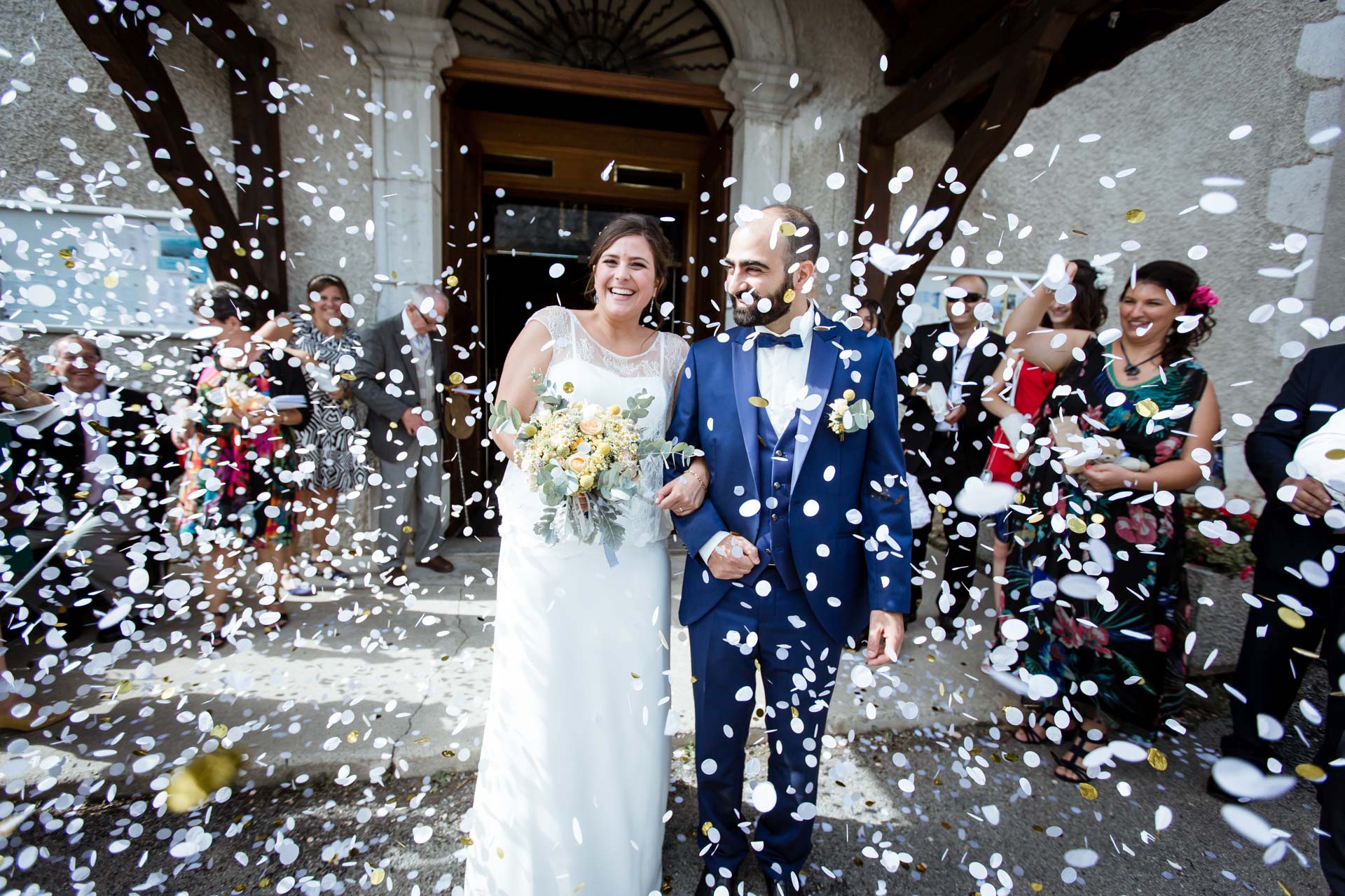 Mariage Mont Saxonnex sorti eglise confetti