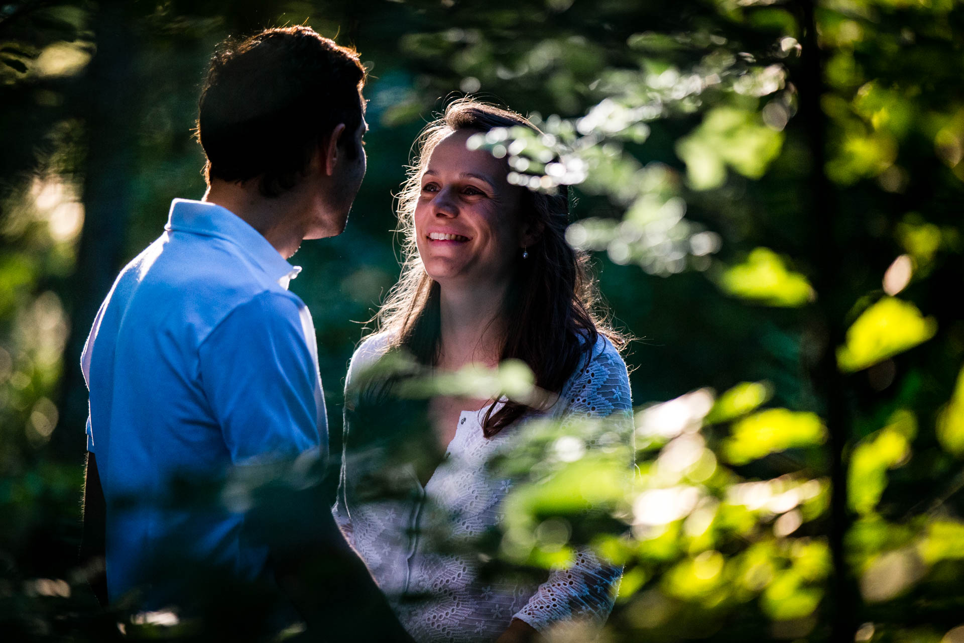 Seance Engagement Divonne Mont Mussy sourire de couple