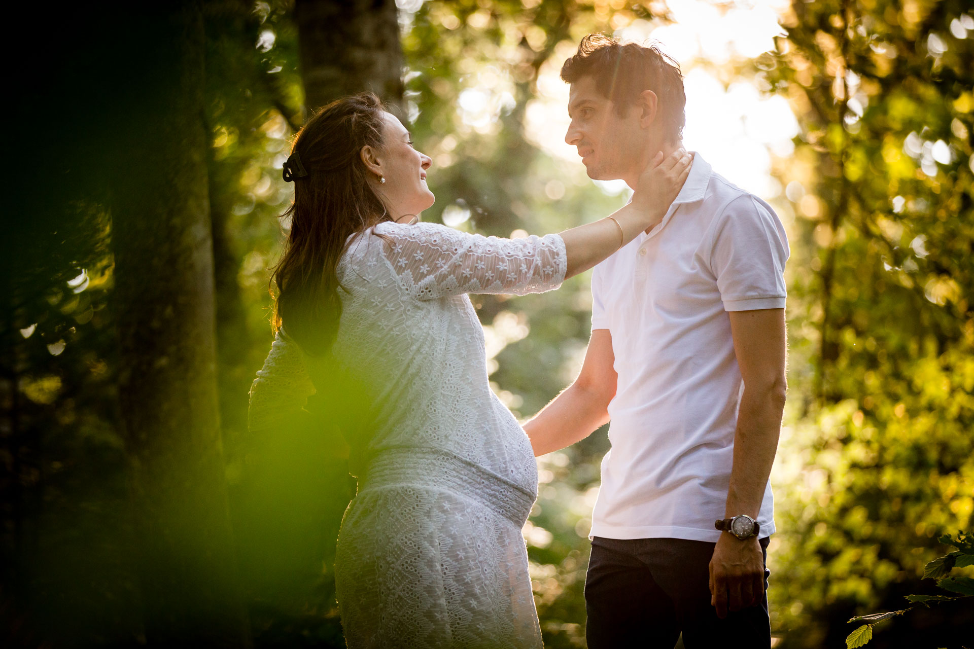 Seance Engagement Divonne Mont Mussy contre jour couple photo